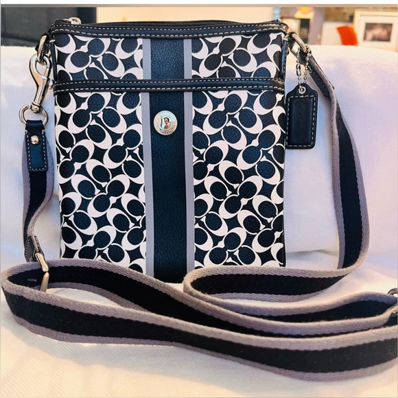 Coach Handbags - Coach Heritage Crossbody Bag